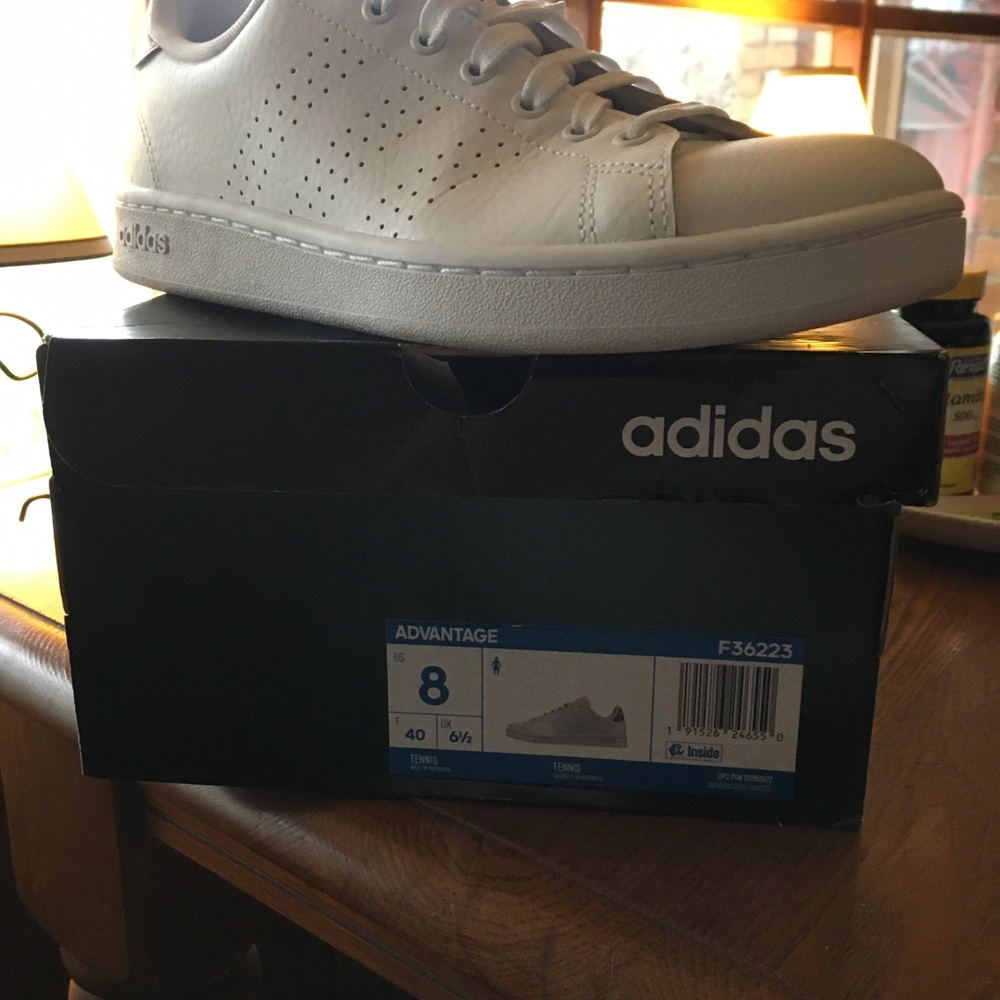 Ladies Adidas tennis shoes